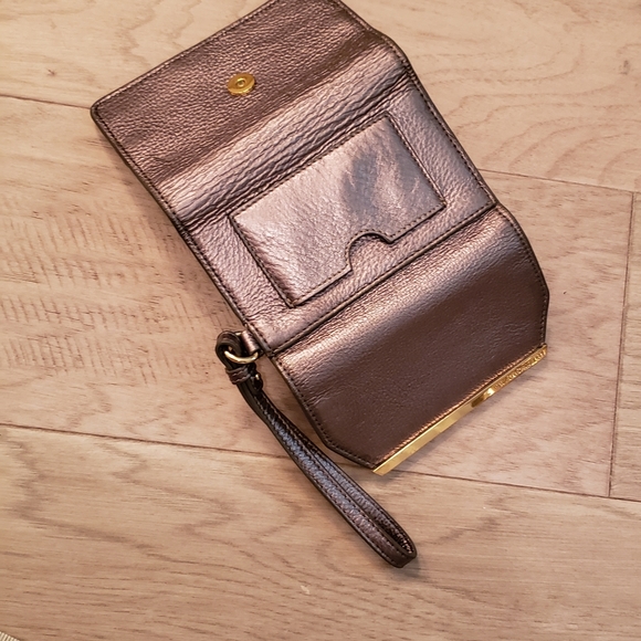 Vince Camuto phone wristlet - Picture 4 of 5